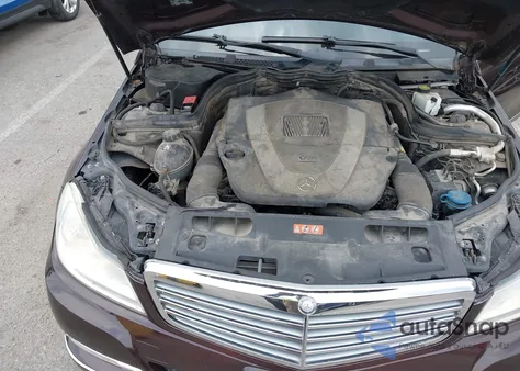 2012 Mercedes-Benz C 300 Luxury 4Matic z USA, uszkodzony, nr VIN WDDGF8BB0CR225681